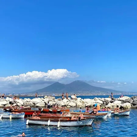 Oda ve Kahvaltı A Due Passi Da Dante Napoli