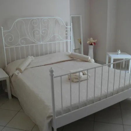 아 두에 파시 다 단테 B&B