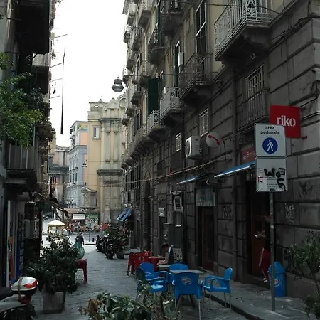 A Due Passi Da Dante Oda ve Kahvaltı 4*