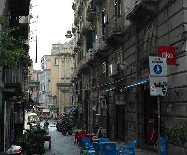 A Due Passi Da Dante Bed & Breakfast 4*