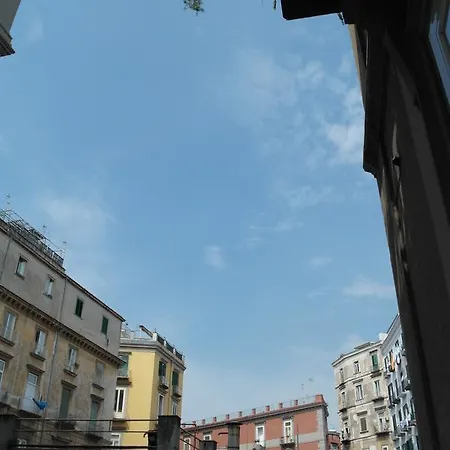 A Due Passi Da Dante Nápoly